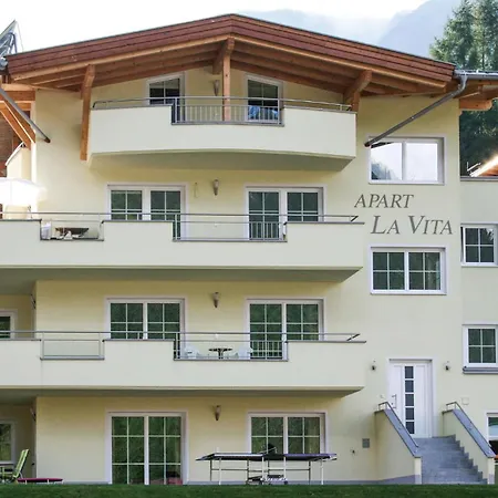 Apartment 2 Bedroom Cozy In St, Anton *